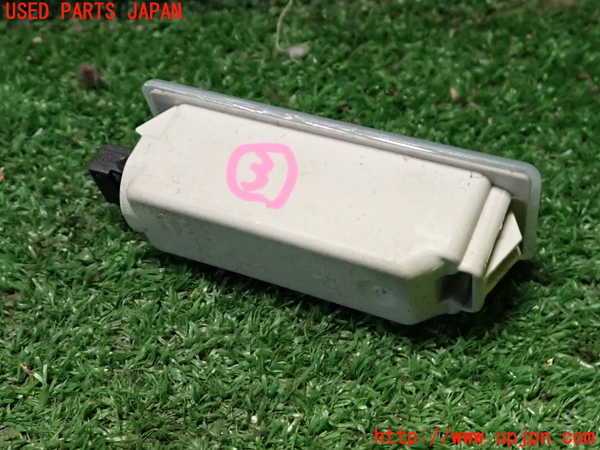 2UPJ-36036413]BMW 528i(FR30)ルームランプ3 (真中 ラゲッジ) 中古 (F10)_m0002.jpg