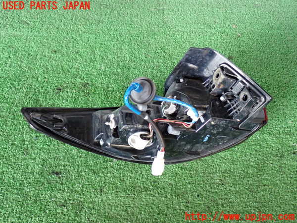 2UPJ-36041530]CX-5(KF2P)右テールランプ 中古_m0004.jpg