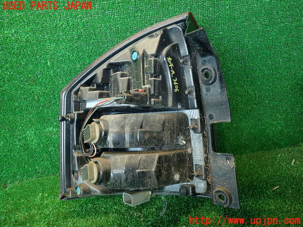2UPJ-36061530]ジープ・コンパス(MK49)右テールランプ 中古_m0003.jpg