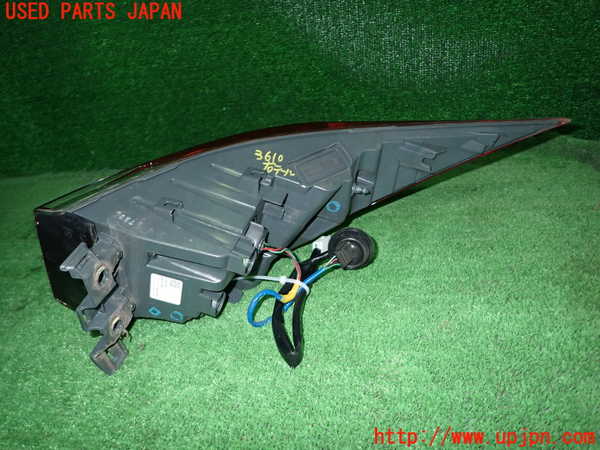 1UPJ-36101530]レクサス・IS300h(AVE30)右テールランプ 中古_m0003.jpg