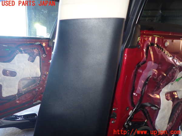 1UPJ-36107665]レクサス・IS300h(AVE30)右センターピラートリム 中古_m0003.jpg