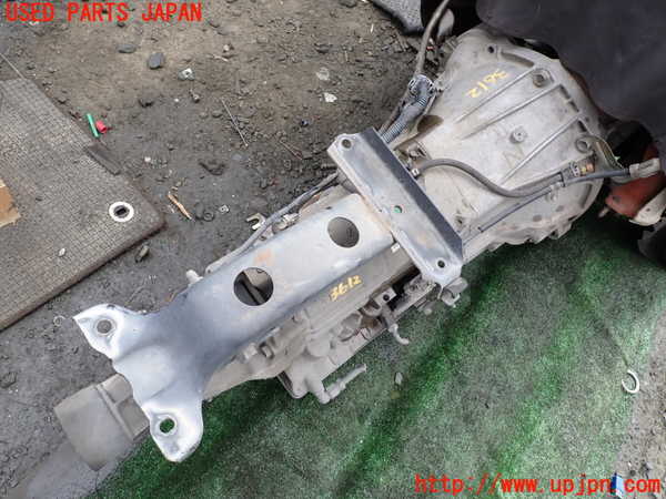 1UPJ-36123010]ハイエースワゴン100系(RZH101G)ミッション AT 2RZ-E 中古_m0001.jpg