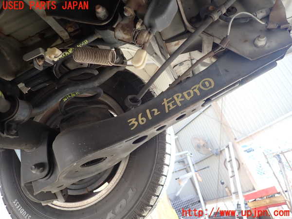 5UPJ-36125226]ハイエースワゴン100系(RZH101G)左リアロアアーム1 中古_m0001.jpg