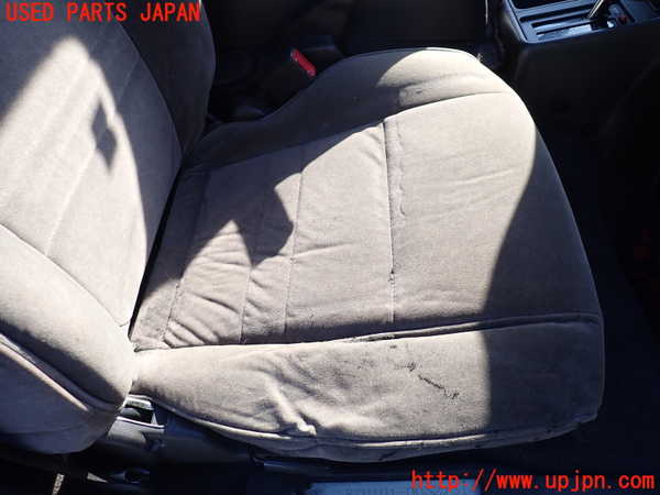 1UPJ-36127035]ハイエースワゴン100系(RZH101G)運転席シート 中古_m0003.jpg