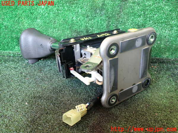 1UPJ-36127555]ハイエースワゴン100系(RZH101G)ATシフトレバー 中古_m0004.jpg