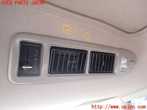 5UPJ-36126412]ハイエースワゴン100系(RZH101G)ルームランプ2(2列目天井) 中古_m0002.jpg