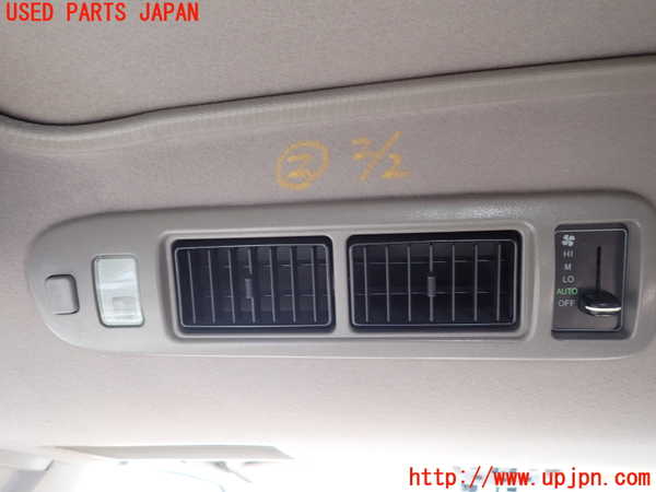 5UPJ-36126412]ハイエースワゴン100系(RZH101G)ルームランプ2(2列目天井) 中古_m0003.jpg