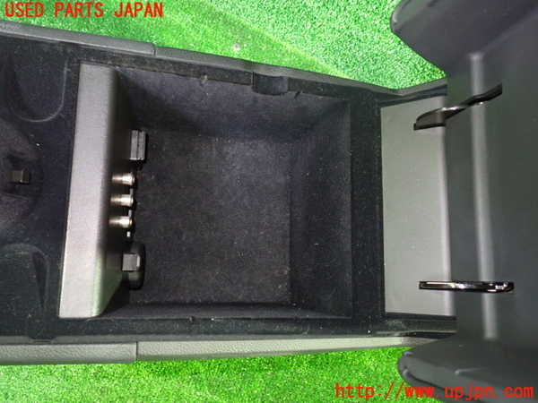 1UPJ-36157540]スカイライン(V36)センターコンソール 中古_m0002.jpg