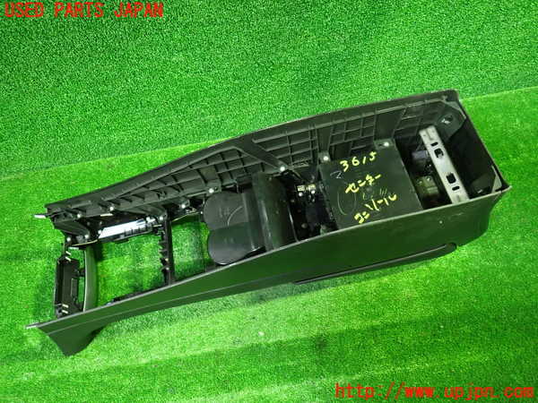 1UPJ-36157540]スカイライン(V36)センターコンソール 中古_m0004.jpg