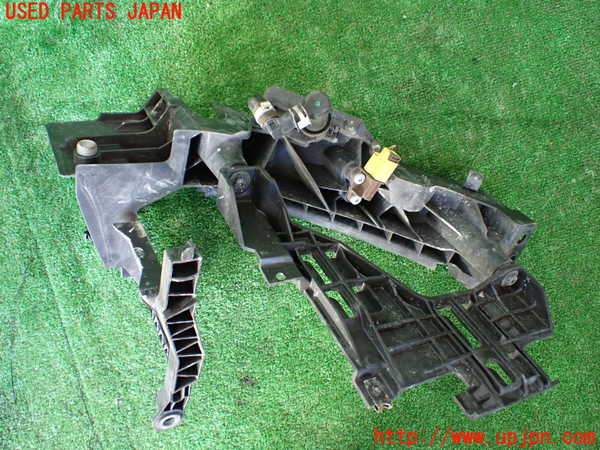 1UPJ-36161142]アウディ・Q5(8RCDNF)左ヘッドライトリム 中古_m0002.jpg