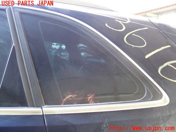 1UPJ-36161382]アウディ・Q5(8RCDNF)左クォーターガラス 中古(43R-00048 M189)_m0001.jpg