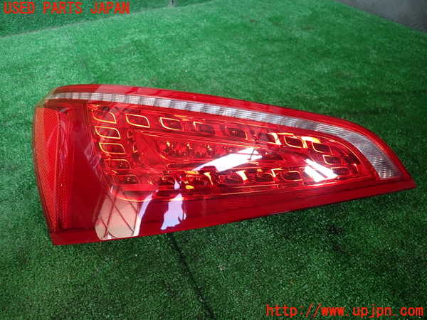1UPJ-36161536]アウディ・Q5(8RCDNF)左テールランプ 中古_m0001.jpg