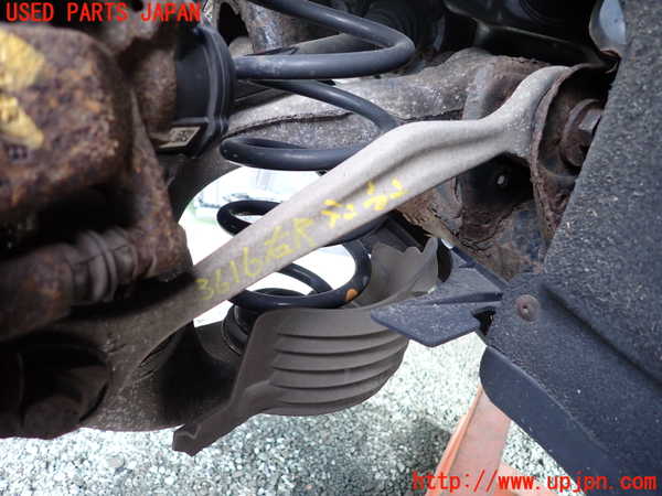 1UPJ-36165325]アウディ・Q5(8RCDNF)右リアテンションロッド 中古_m0001.jpg