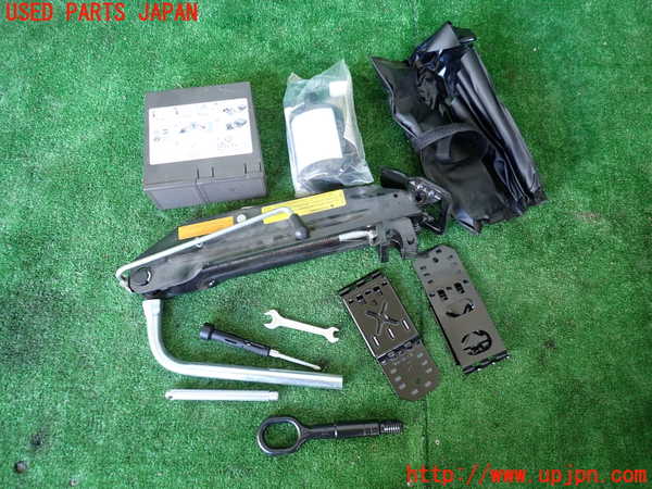 1UPJ-36167805]アウディ・Q5(8RCDNF)車載工具 中古_m0001.jpg