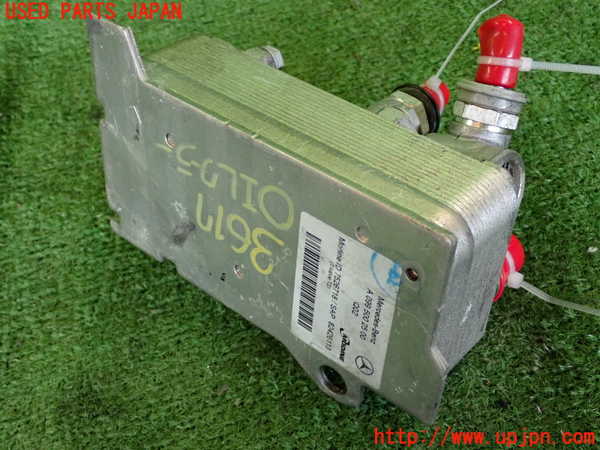 2UPJ-36172481]ベンツ C220 d W205(205004)オイルクーラー1 中古_m0002.jpg