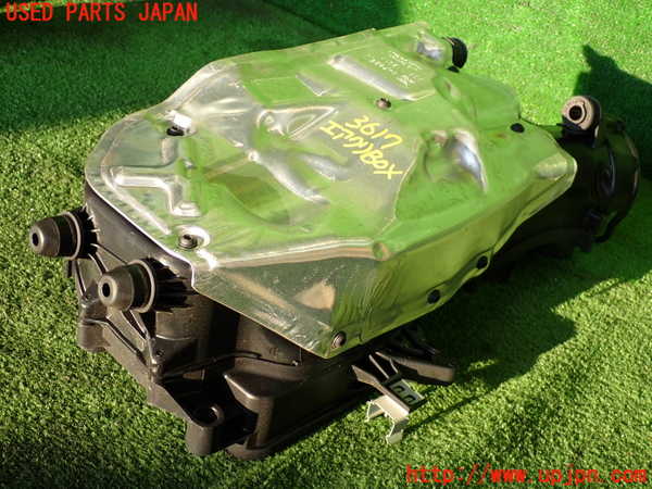 2UPJ-36172560]ベンツ C220 d W205(205004)エアクリーナーボックス 中古_m0002.jpg