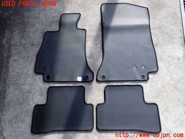 2UPJ-36177800]ベンツ C220 d W205(205004)フロアマット 中古_m0002.jpg