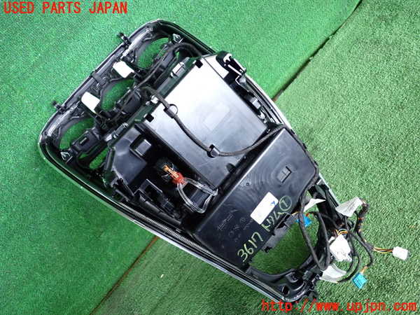 2UPJ-36177691]ベンツ C220 d W205(205004)内装トリム類1 中古_m0004.jpg
