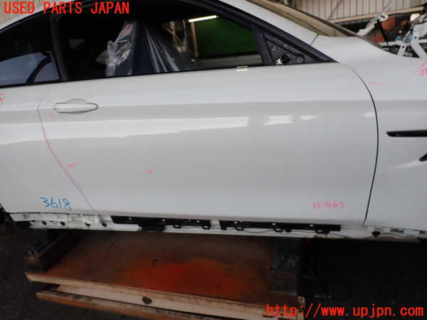 2UPJ-36181230]BMW M4 クーペ(3C30)(F82)右ドア (SEKURIT 43R-001025 M24100) 中古_m0001.jpg