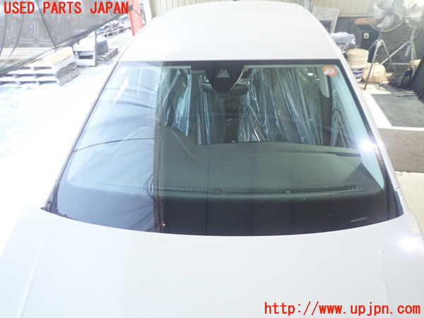 1UPJ-36241195]VW ポロ(AWDLA)フロントガラス 中古 FUYAO M5645 43R-000582_m0001.jpg