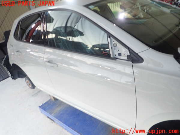 1UPJ-36241230]VW ポロ(AWDLA)右前ドア 中古 FUYAO M61385 43R-000055_m0001.jpg