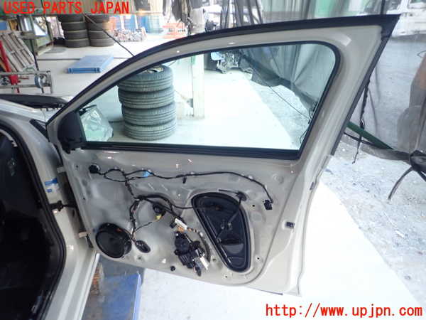 1UPJ-36241230]VW ポロ(AWDLA)右前ドア 中古 FUYAO M61385 43R-000055_m0003.jpg