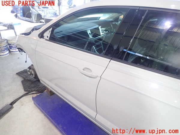 1UPJ-36241260]VW ポロ(AWDLA)左前ドア 中古 FUYAO M61385 43R-000055_m0001.jpg