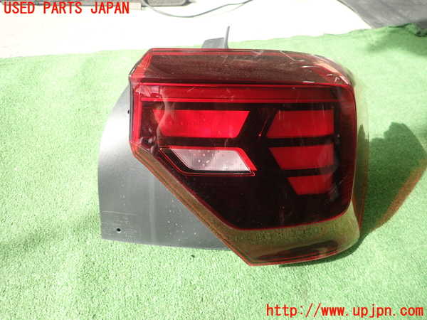 1UPJ-36241530]VW ポロ(AWDLA)右テールランプ 中古_m0001.jpg