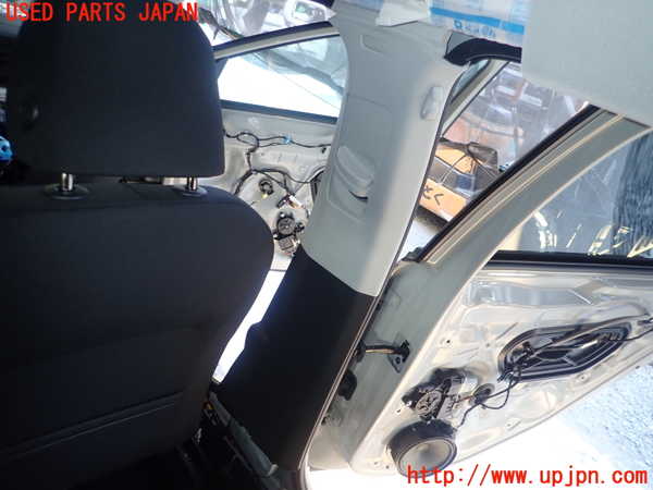 5UPJ-36247665]VW ポロ(AWDLA)右センターピラートリム 中古_m0001.jpg