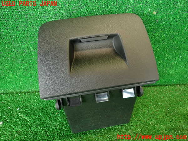 2UPJ-36307841]BMW アクティブハイブリッド3(AH3)(3F30)小物入れ1 中古 (F30)_m0001.jpg