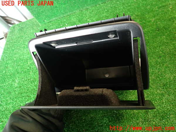 2UPJ-36307841]BMW アクティブハイブリッド3(AH3)(3F30)小物入れ1 中古 (F30)_m0003.jpg