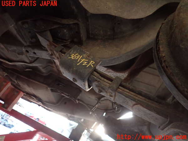 5UPJ-36315105]セドリック ワゴン(WUY30)左リアスプリング 中古_m0002.jpg