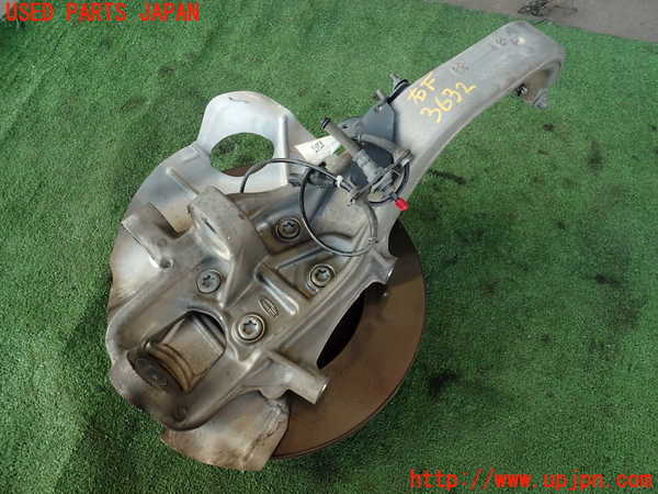 2UPJ-36324290]アルファロメオ・ジュリア(95220)右フロントナックルハブ 中古_m0002.jpg