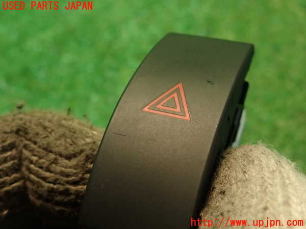 2UPJ-36326290]アルファロメオ・ジュリア(95220)ハザードスイッチ 中古_m0002.jpg