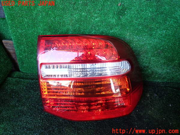 1UPJ-36351530]ポルシェ・カイエン S(9PAM4801)右テールランプ 中古_m0001.jpg