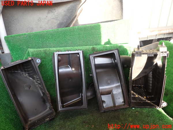 1UPJ-36352560]ポルシェ・カイエン S(9PAM4801)エアクリーナーボックス 中古_m0003.jpg