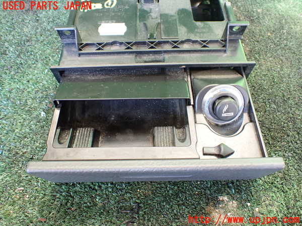 1UPJ-36357821]ポルシェ・カイエン S(9PAM4801)灰皿1 中古_m0002.jpg