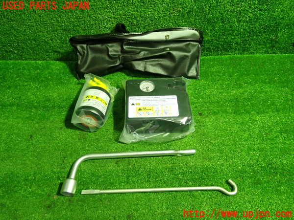 1UPJ-36377805]セレナ(GFC27)車載工具 中古_m0001.jpg