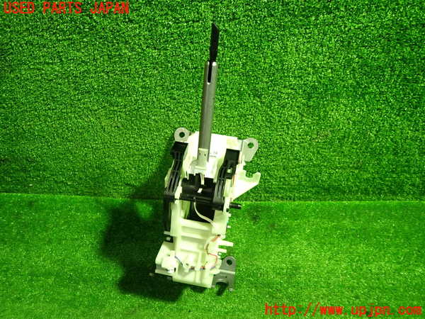 5UPJ-36377555]セレナ(GFC27)ATシフトレバー 中古_m0001.jpg