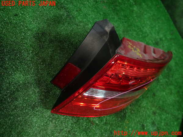 1UPJ-36381530]アウディ・S4 アバント(8KCGWF)右テールランプ 中古_m0003.jpg
