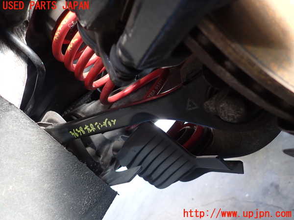 1UPJ-36385330]アウディ・S4 アバント(8KCGWF)左リアテンションロッド 中古_m0001.jpg