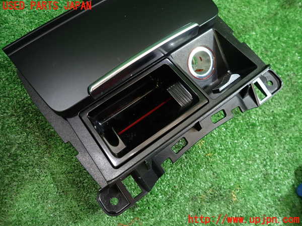 1UPJ-36387821]アウディ・S4 アバント(8KCGWF)灰皿1 中古_m0002.jpg