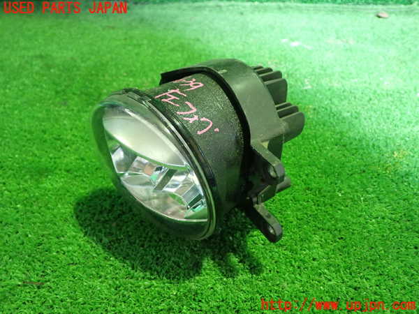 5UPJ-36391182]ノア(ヴォクシー)(ZRR80W)左フォグ 中古_m0002.jpg