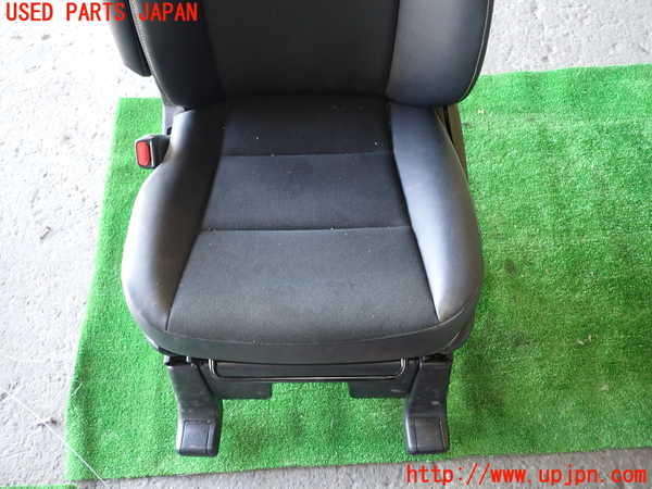 5UPJ-36397065]ノア(ヴォクシー)(ZRR80W)助手席シート 中古_m0003.jpg
