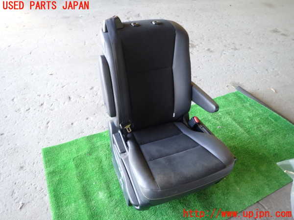 5UPJ-36397145]ノア(ヴォクシー)(ZRR80W)右2列目シート 中古_m0001.jpg