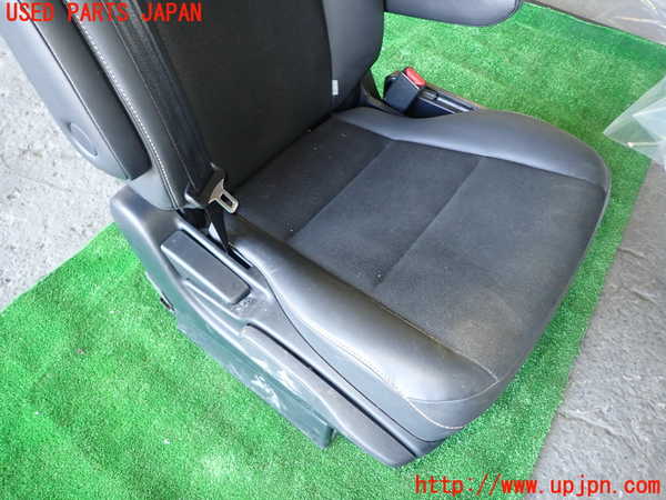 5UPJ-36397145]ノア(ヴォクシー)(ZRR80W)右2列目シート 中古_m0003.jpg