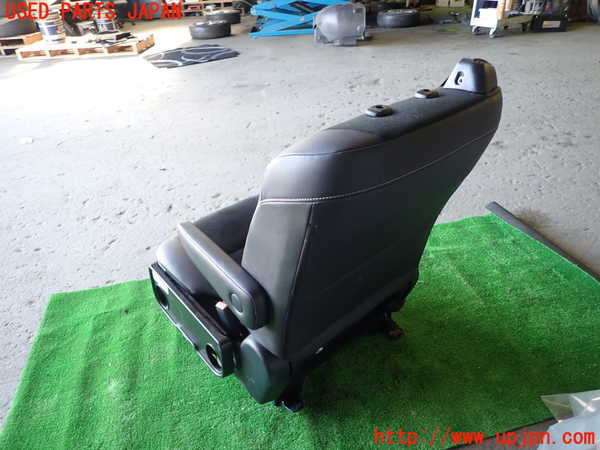5UPJ-36397145]ノア(ヴォクシー)(ZRR80W)右2列目シート 中古_m0004.jpg