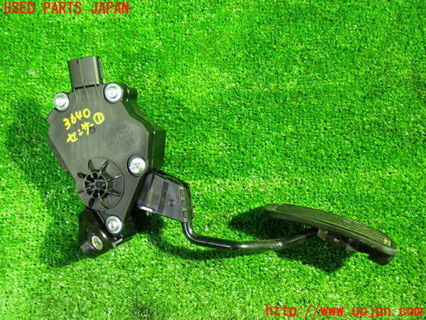 1UPJ-36406381]アルファード(AGH30W)センサー1 (アクセルペダル) 中古_m0003.jpg