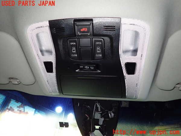1UPJ-36406411]アルファード(AGH30W)ルームランプ1 (1列目真中) 中古_m0001.jpg