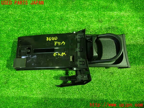 1UPJ-36407810]アルファード(AGH30W)ドリンクホルダー 中古_m0002.jpg